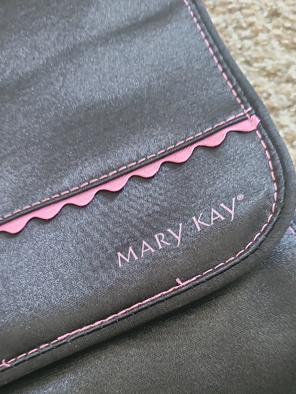 🆑️Mary Kay Roll-up Black with Pink Trim Makeup Organizer